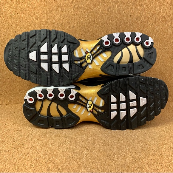 Nike Air Max Plus White Black Metallic Gold Men's Shoes - Picture 7 of 8